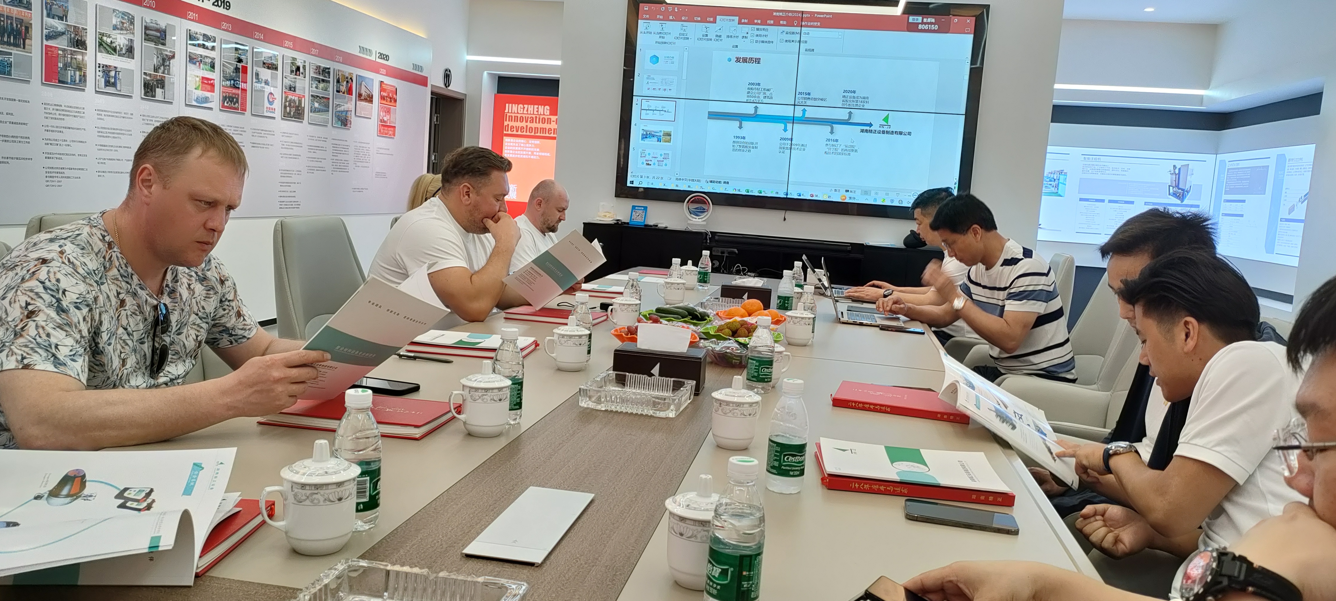 俄罗斯客户来乐鱼·体育·乐鱼官方网站-乐鱼（中国）
洽谈业务